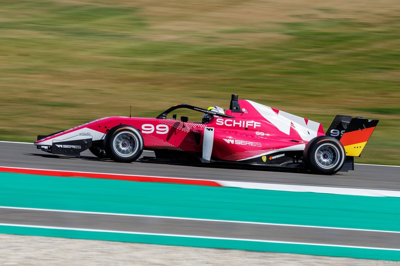 Naomi Schiff Driving in W Series