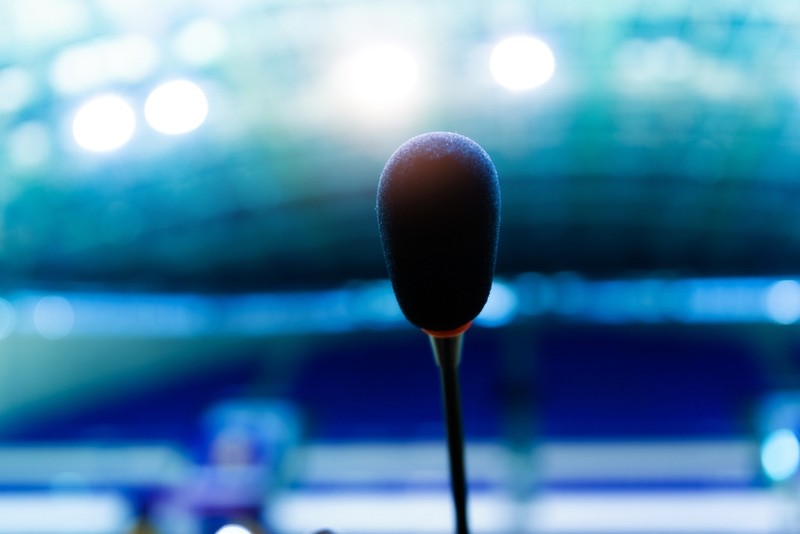 Featured Post Image - The Voice Behind the Action: How Sports Commentary Differs Across Football, F1, Tennis, Rugby and Golf